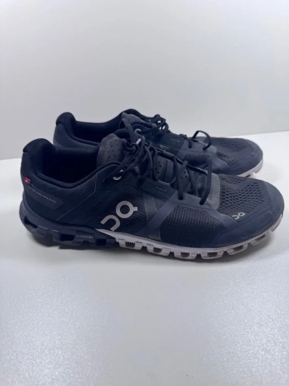 On Cloudflow Mens Running Shoes 9 42.5 Black Grey CloudTec Swiss Engineering